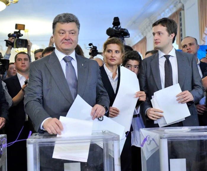 Порошенко с сыном Алексеем и женой Мариной Фото: glavcom.ua Петр Порошенко, Марина Порошенко, Алексей Порошенко