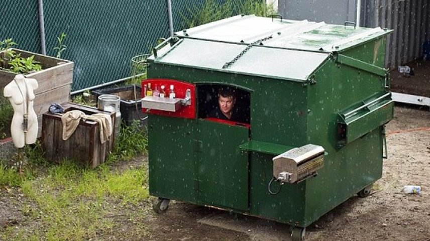 Микро-дом из мусорного контейнера: история американского профессора, прожившего в нем целый год