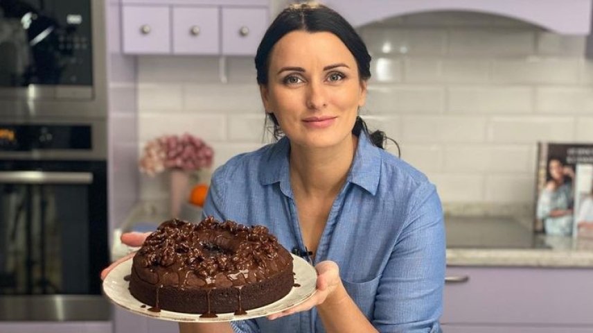 Новый рецепт десерта от Лизы Глинской: шоколадный торт "Вулкан" (видео)